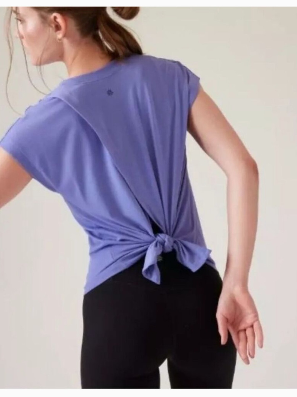 Athleta Essence Explore Tee Split
Back Size XS